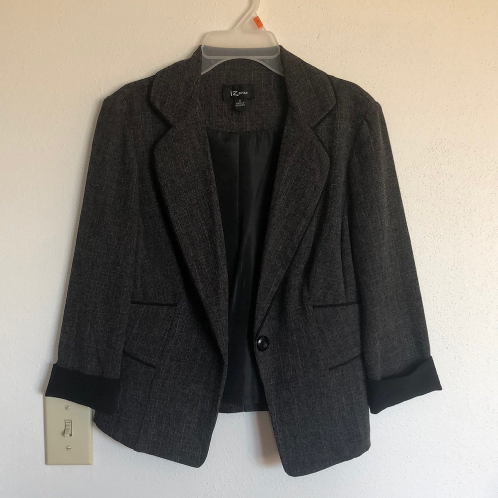 Juniors blazer.